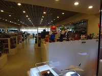 Shanghai_Pudong_International_Airport_DutyFreeShop2011_Nintendo_Mario.jpg