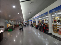 Tansonnhat_International_Airport_DutyFreeShop.jpg